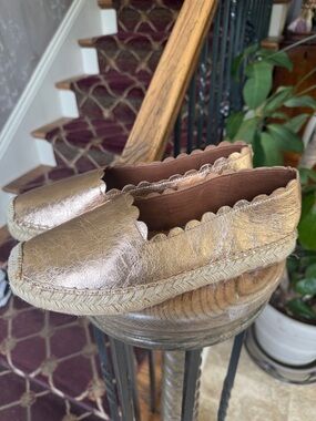 CROWN VINTAGE ladies gold espadrille scalloped slip on size 9